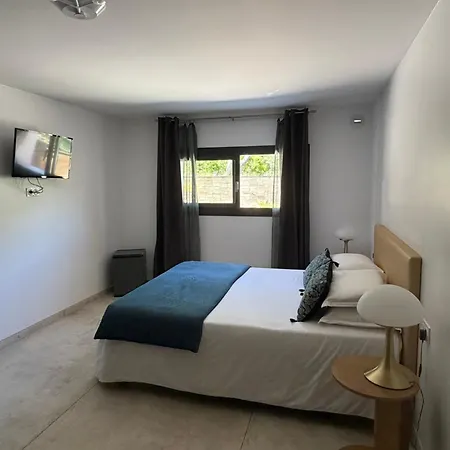 Kyrn Flor - Domaine Sant Antone Bed and Breakfast 4*